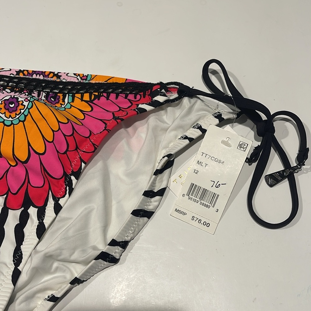 🇺🇸Trina Turk 12 retro boho eyelet crochet Women's Pink and Black Swim Bottom $76 - Picture 2 of 3